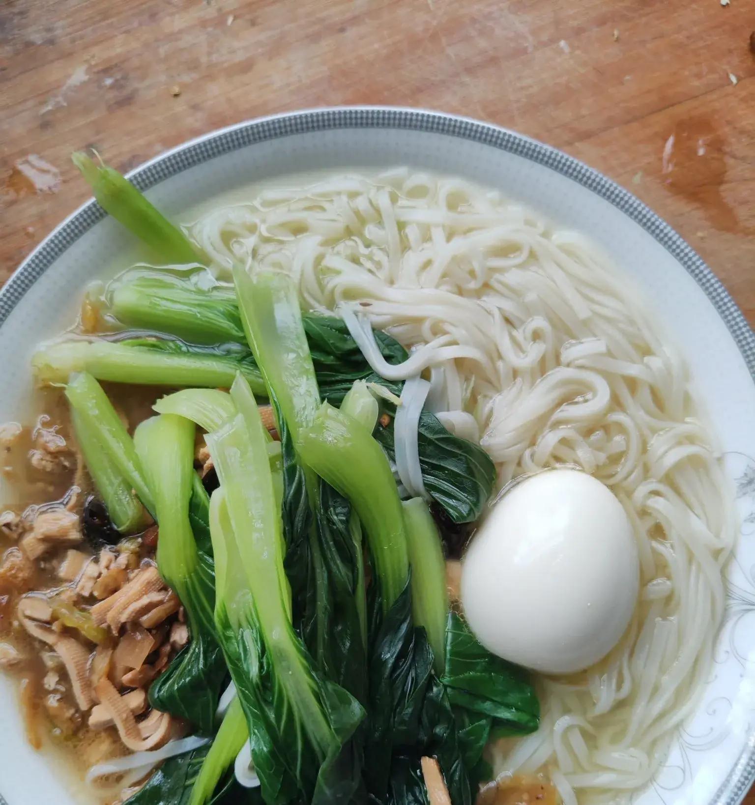 早餐简易煮面条(早餐简易煮面条图片)