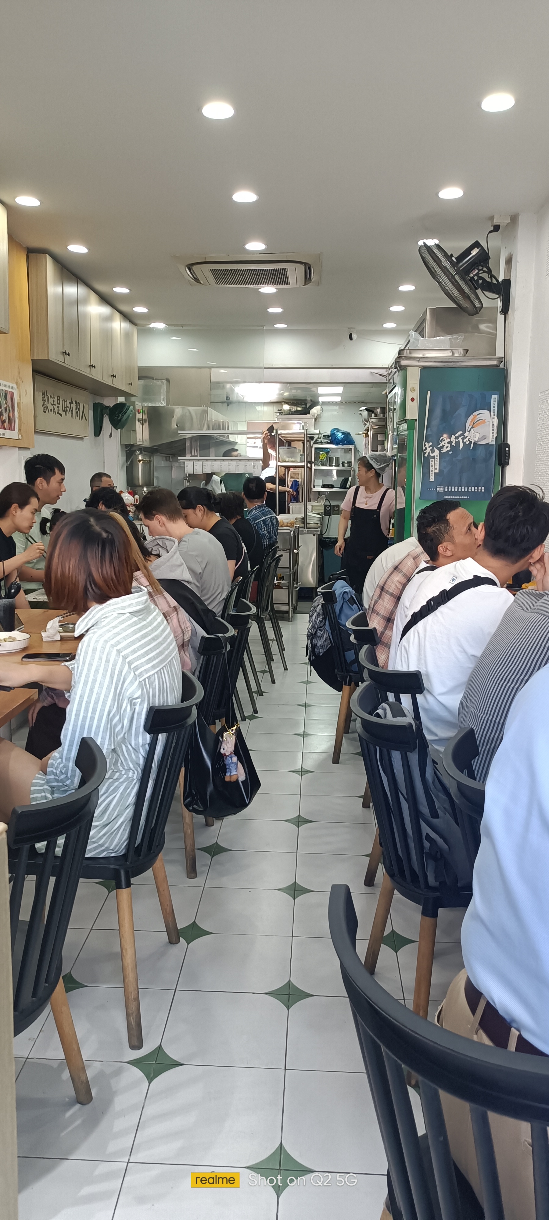 上海早餐店人手(上海本地早餐店在哪)