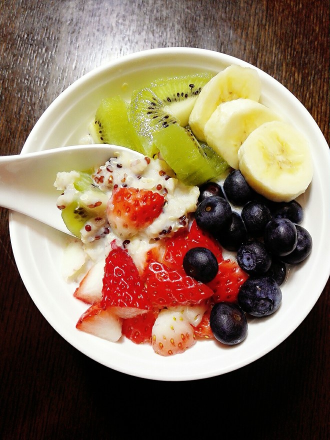 早餐水果燕麦(早餐水果燕麦片牛奶)