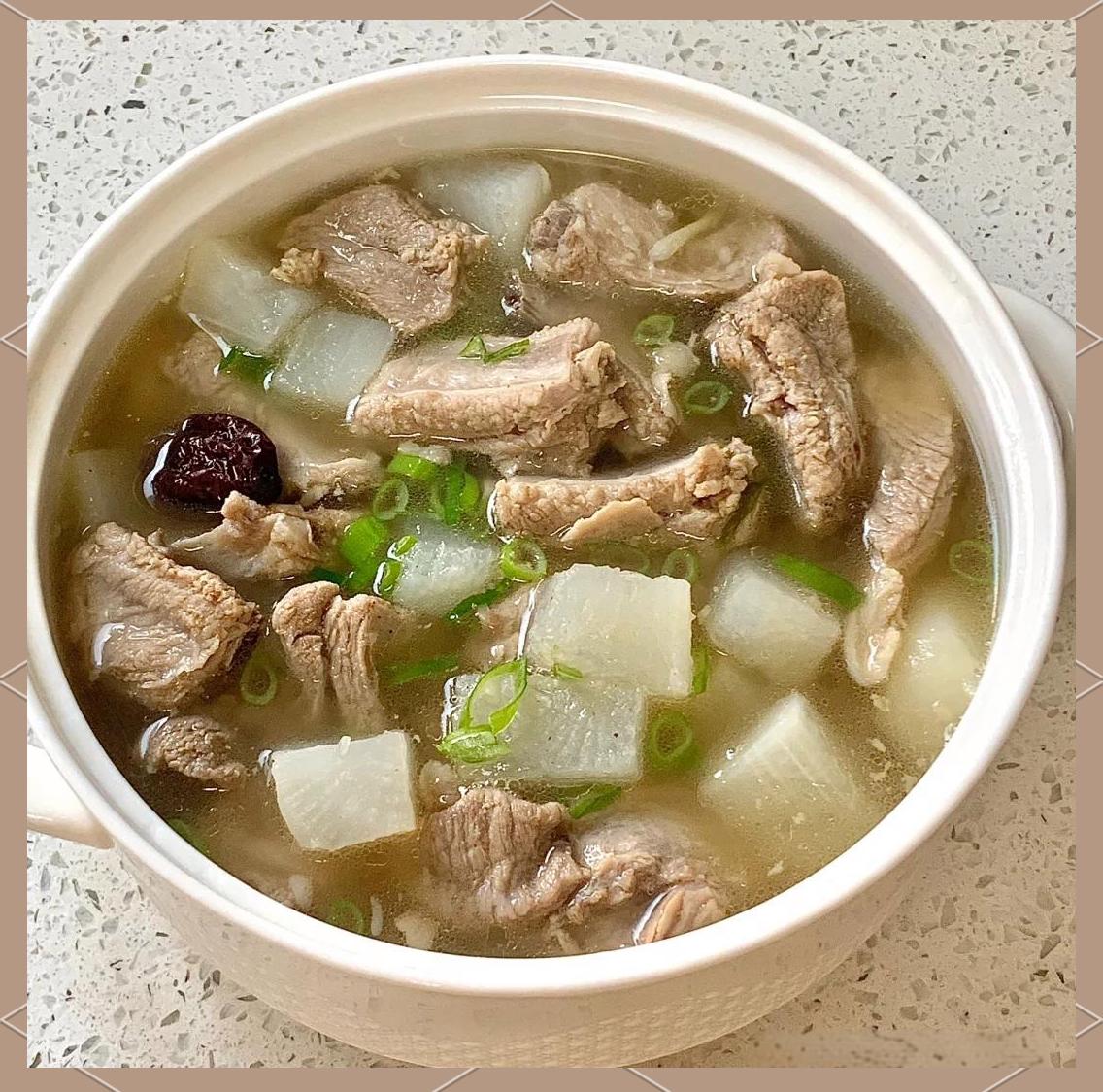 家常萝卜汤(家常萝卜汤怎么做,要放什么配料更鲜美?)