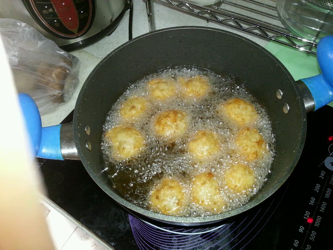 炸肉丸子的家常做法汤(炸肉丸子做汤的家常做法)