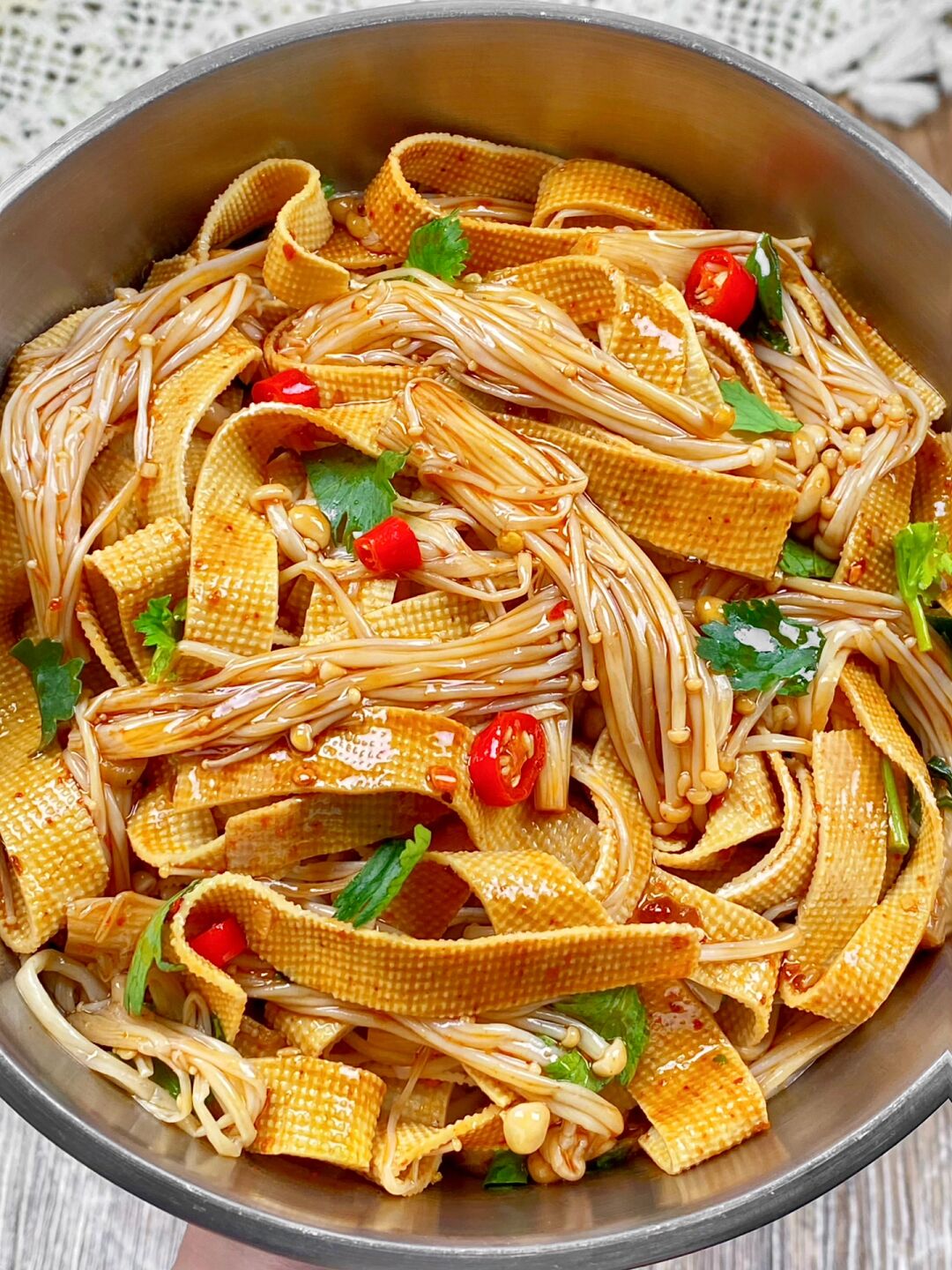 银针菇拌凉菜(银针菇怎么做汤)