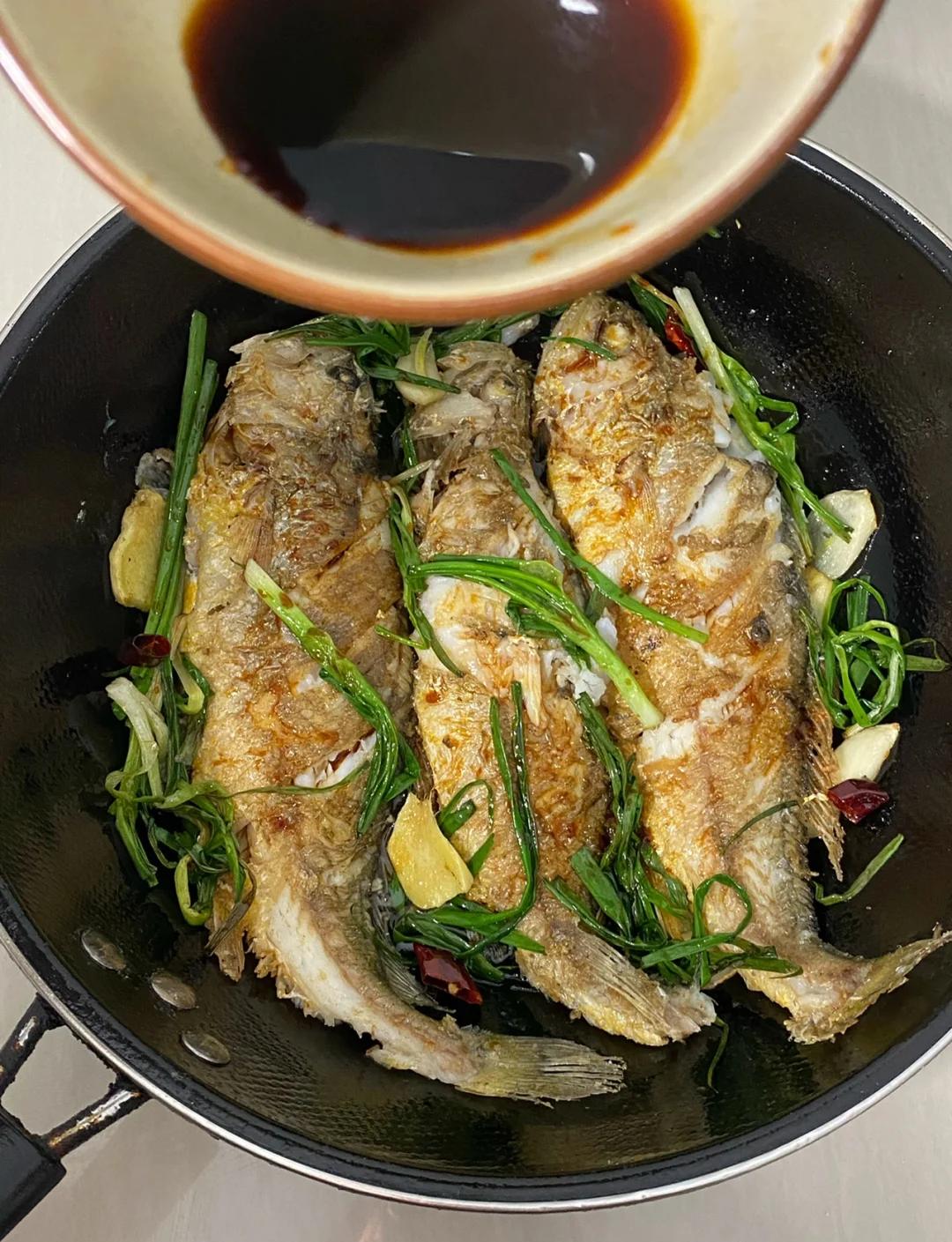 家常烧黄鱼(播放黄烧鱼的做法)