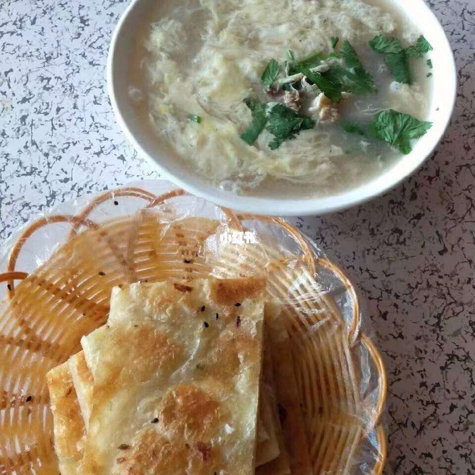 母鸡汤油饼那里的特色(老母鸡汤油饼的油饼做法)