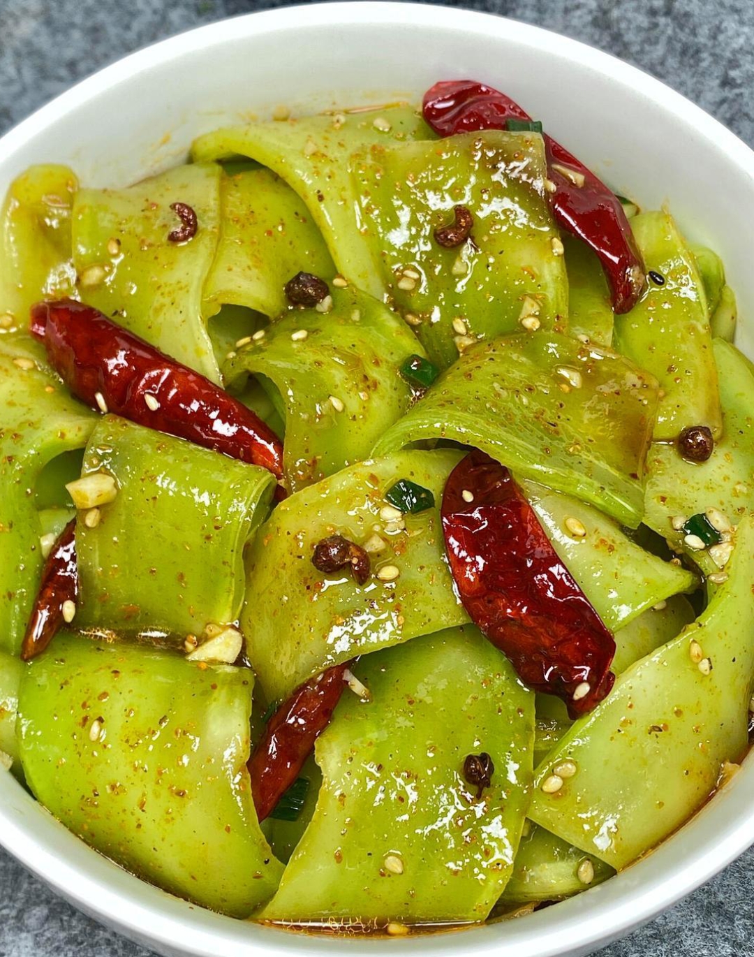 青辣子凉菜的做法(青辣子怎么制作辣椒酱)