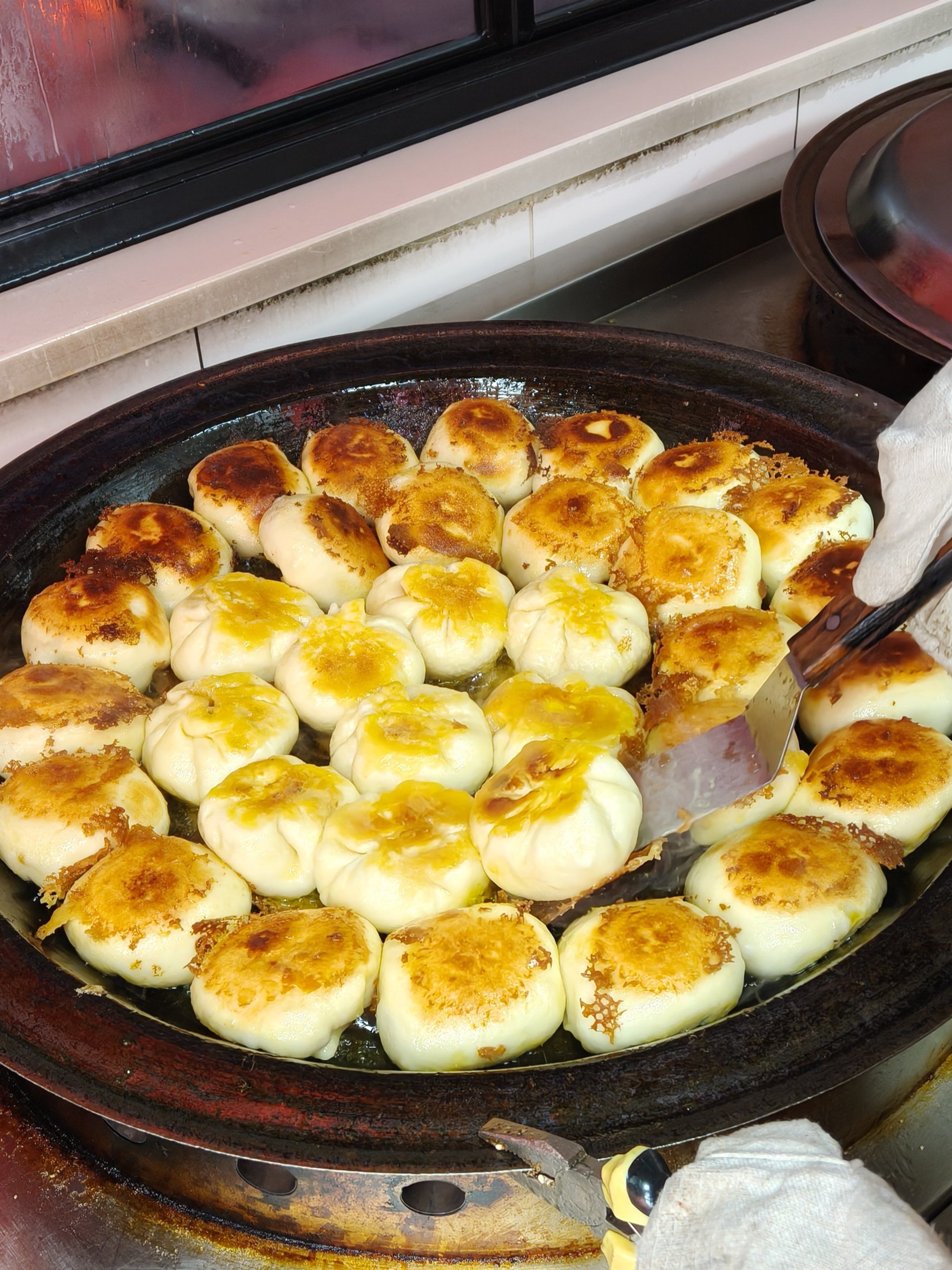 成都特色锅贴饼(成都特色锅贴饼店)