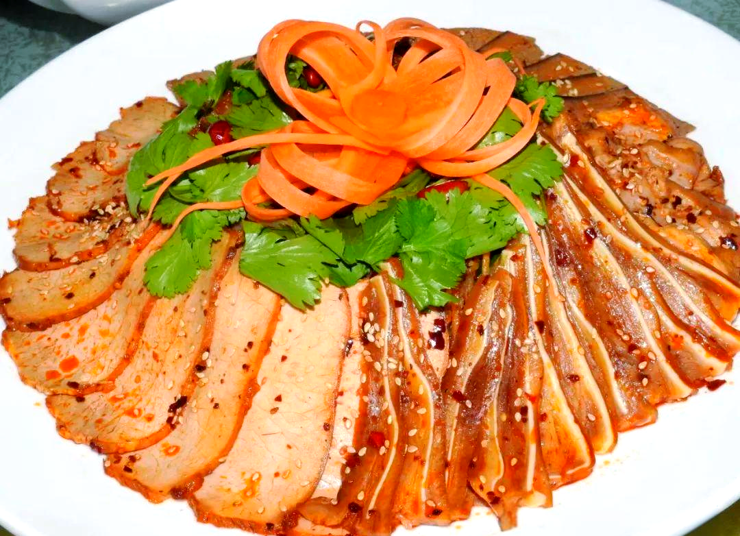 凉菜摆拼盘累吗(精美凉菜拼盘的造型)