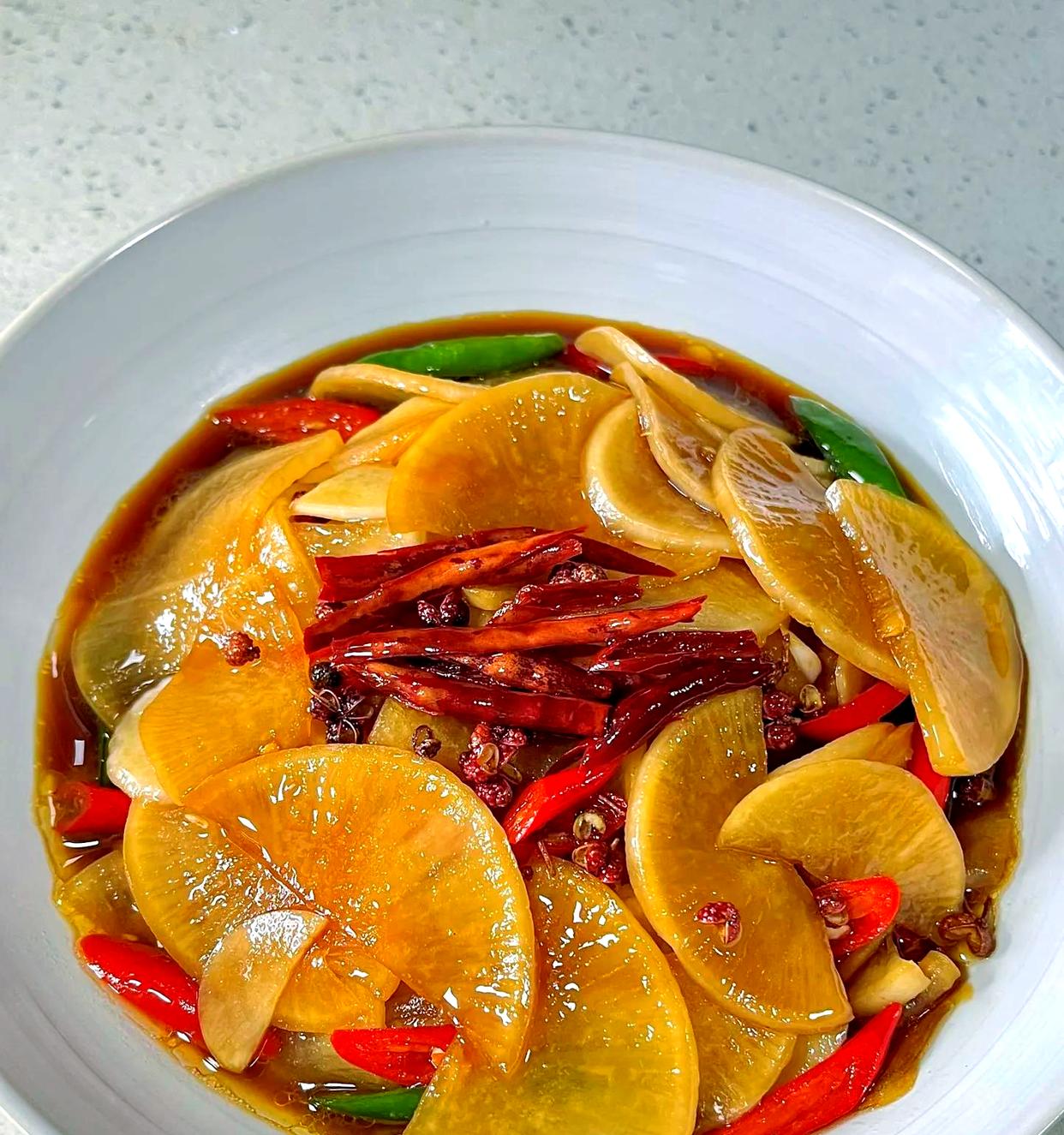 黄萝卜凉菜如何制作(黄萝卜凉菜如何制作视频)