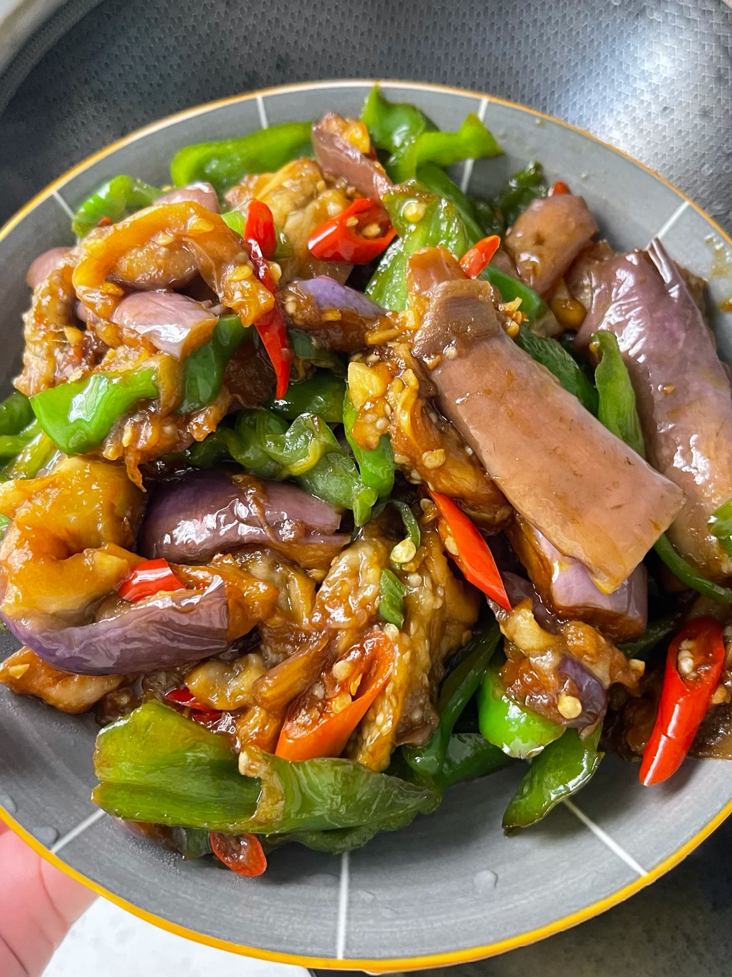 炒茄子丁的家常做法(大厨炒茄子的家常做法)