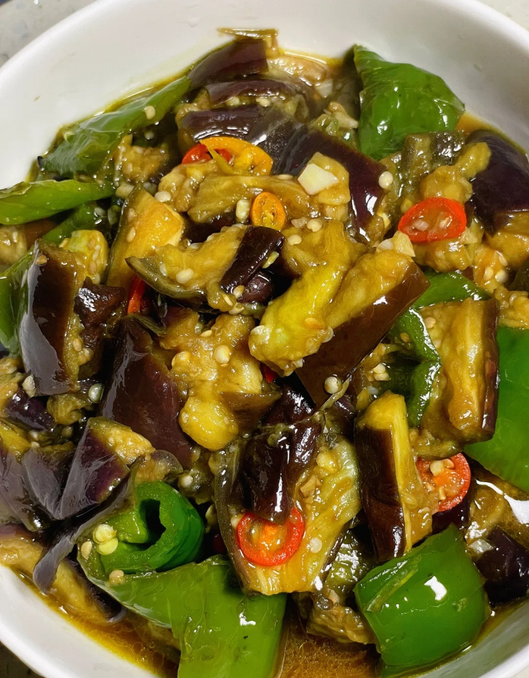 炒茄子丁的家常做法(大厨炒茄子的家常做法)