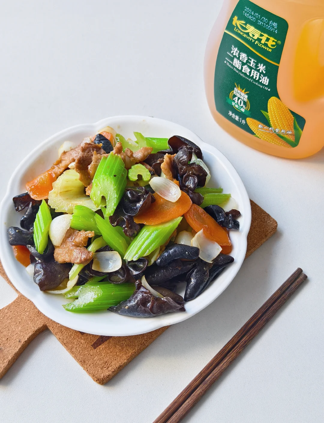 西芹百合素菜(西芹百合菜的做法大全图片)