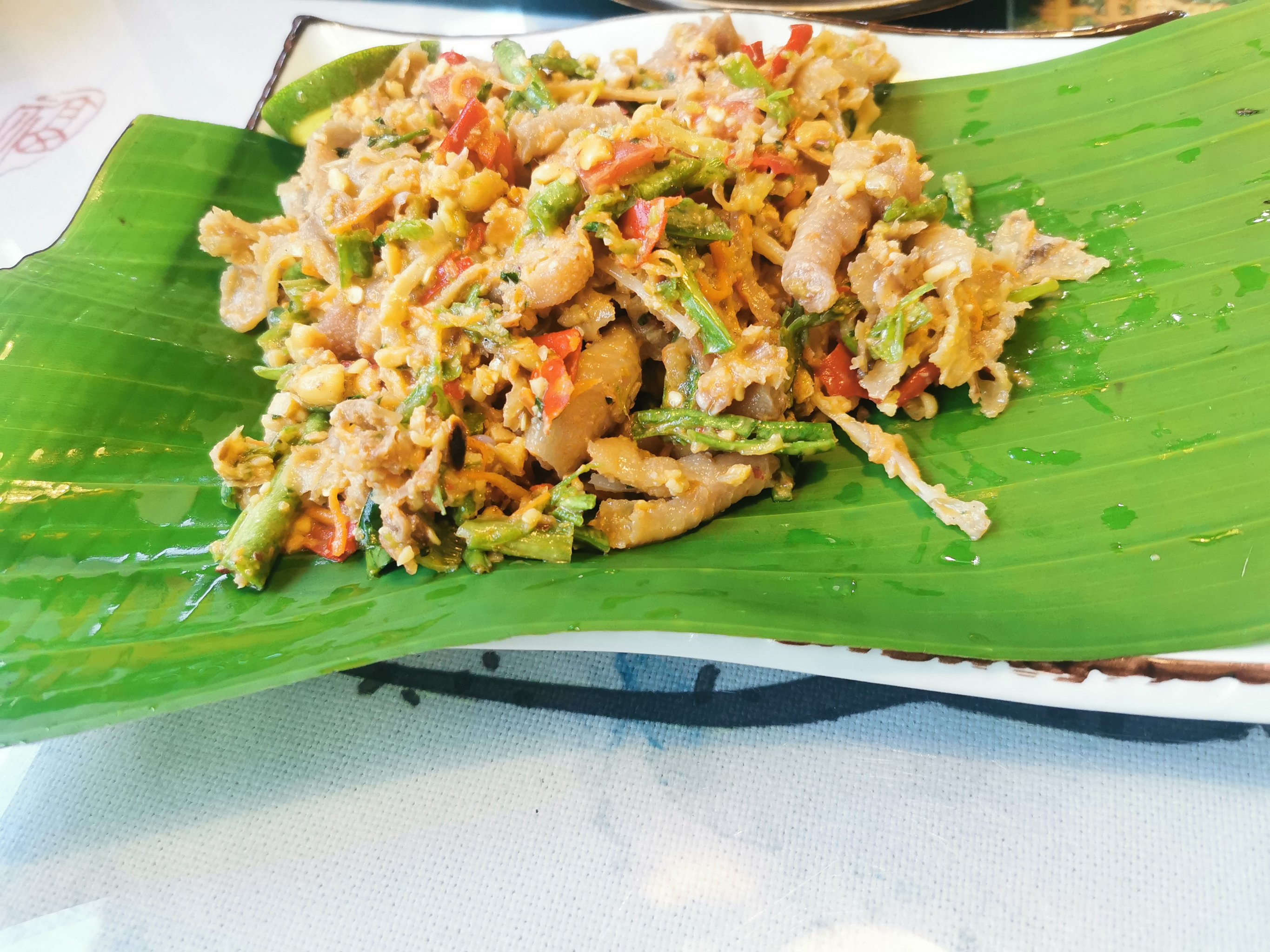 西双版纳小吃鸡脚(西双版纳鸡脚叫什么)