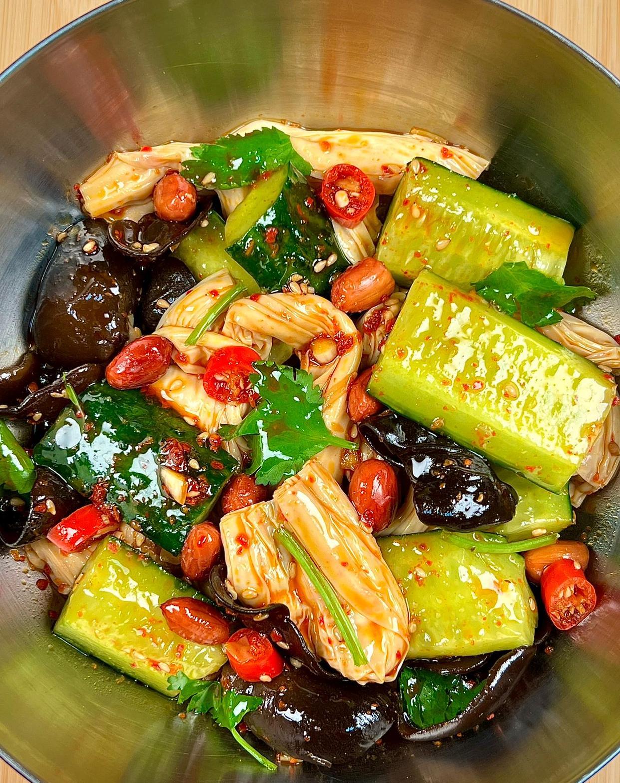 凉菜里面宽的(凉菜很多根那种叫什么) 凉菜里面宽的(凉菜很多根那种叫什么)