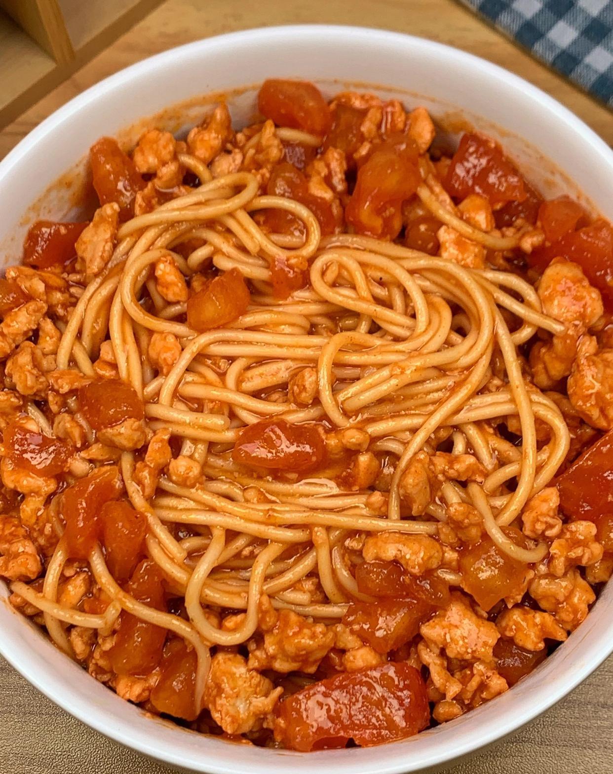 肉炒挂面的家常做法(肉丝挂面怎么做好吃又简单)