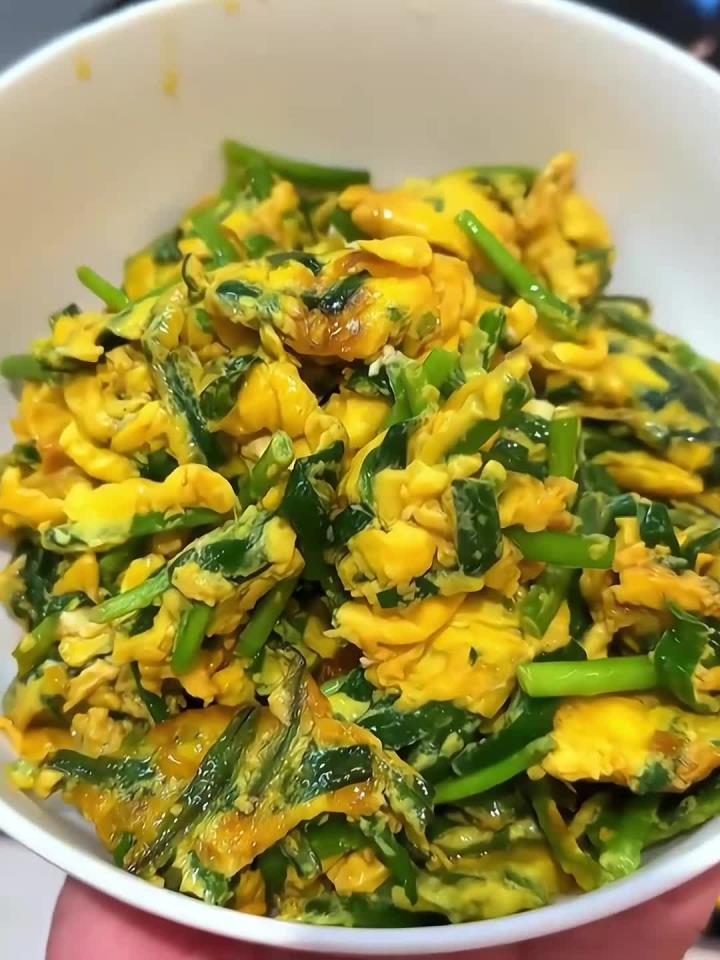 韭菜涨蛋的做法家常(韭菜涨蛋的做法家常窍门)