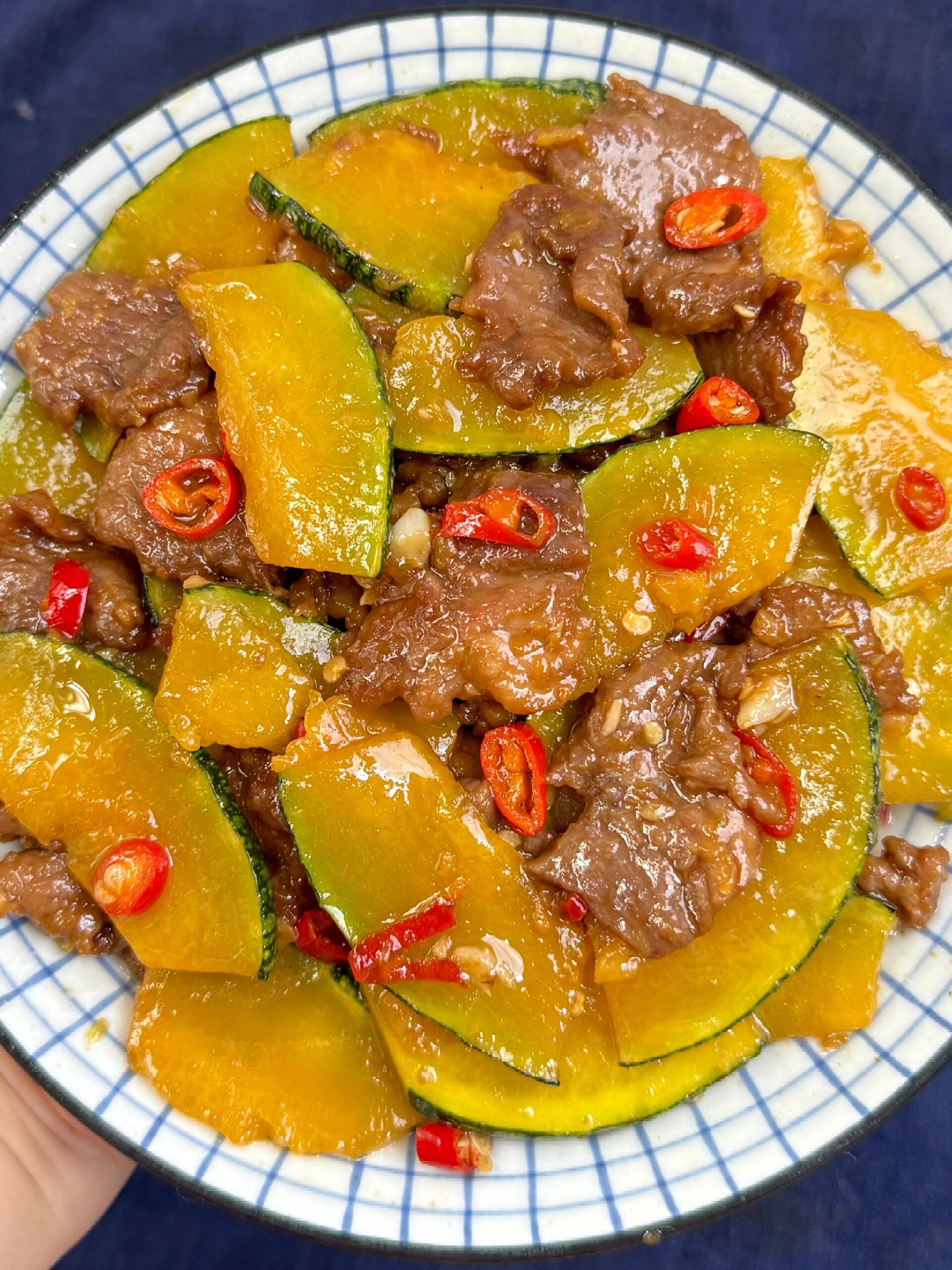 炒南瓜的家常做法(炒南瓜的家常做法有哪些,怎么炒才能让南瓜又香又软烂?)