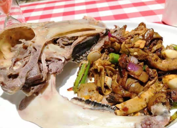 哪里有特色红烧羊头肉(食材_红烧羊头肉的家常做法窍门)