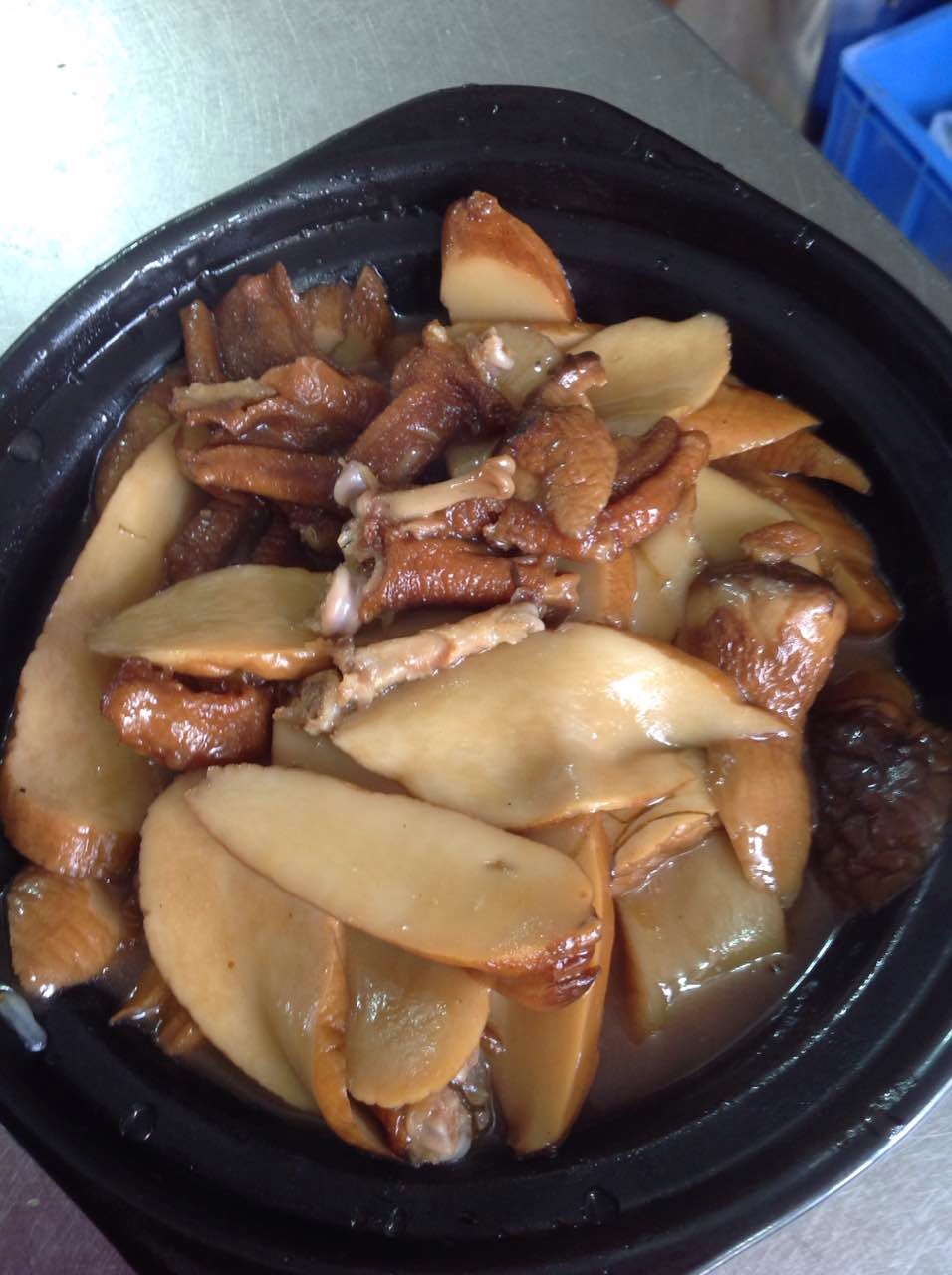 炖鸭子里面放什么素菜(炖鸭子放什么配菜好吃窍门)