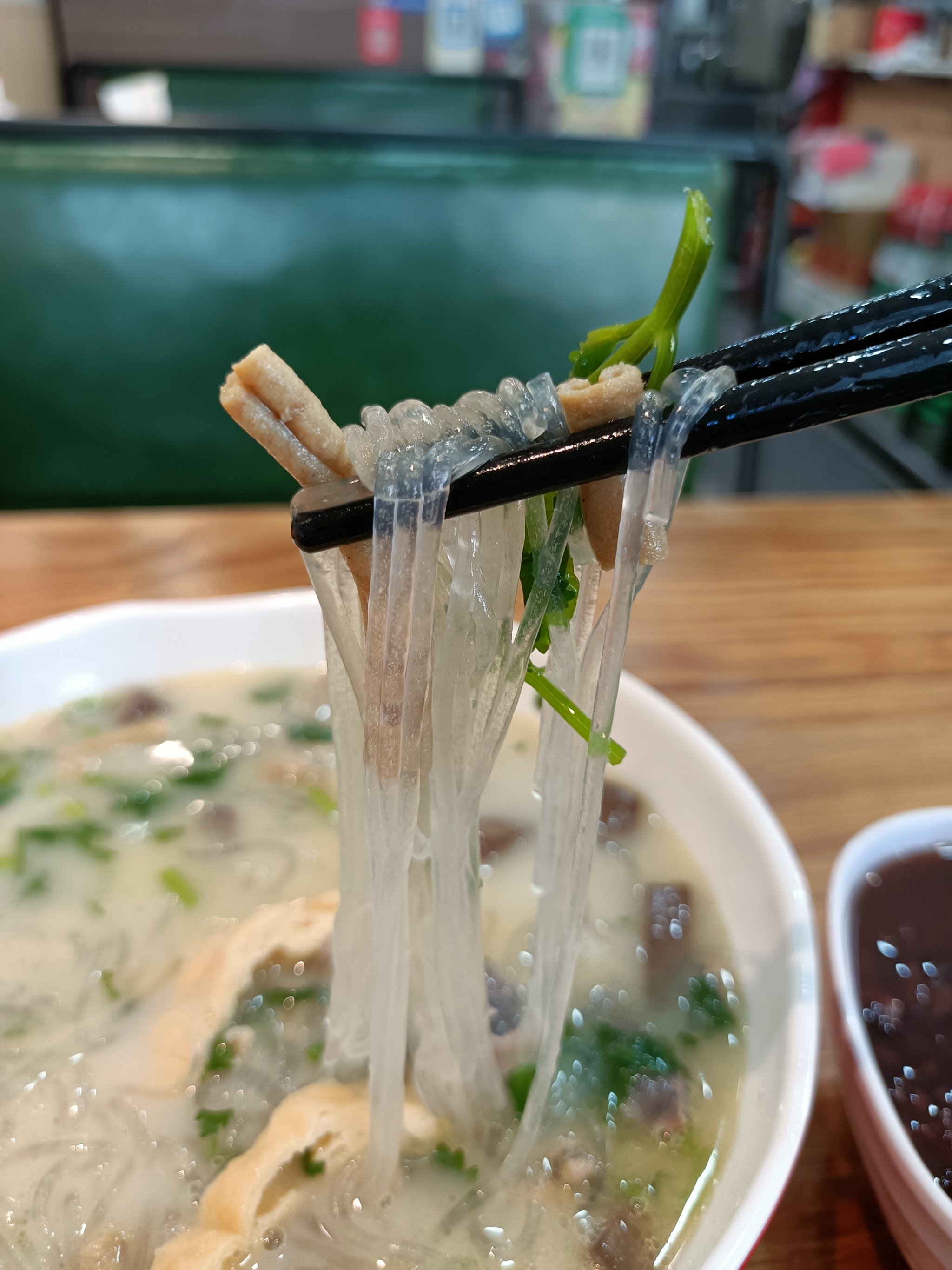 鸭血粉丝汤的做法家常做法(鸭血粉丝汤的做法家常做法窍门)