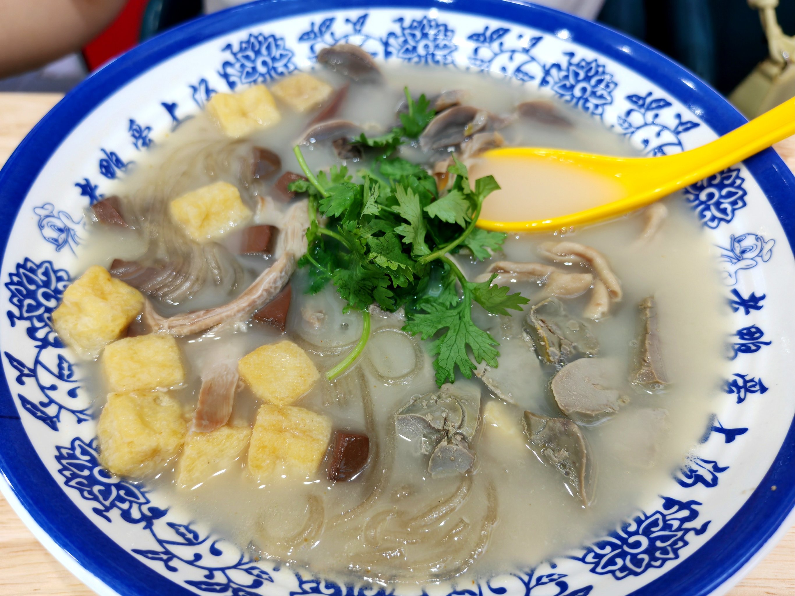 鸭血粉丝汤的做法家常做法(鸭血粉丝汤的做法家常做法窍门)