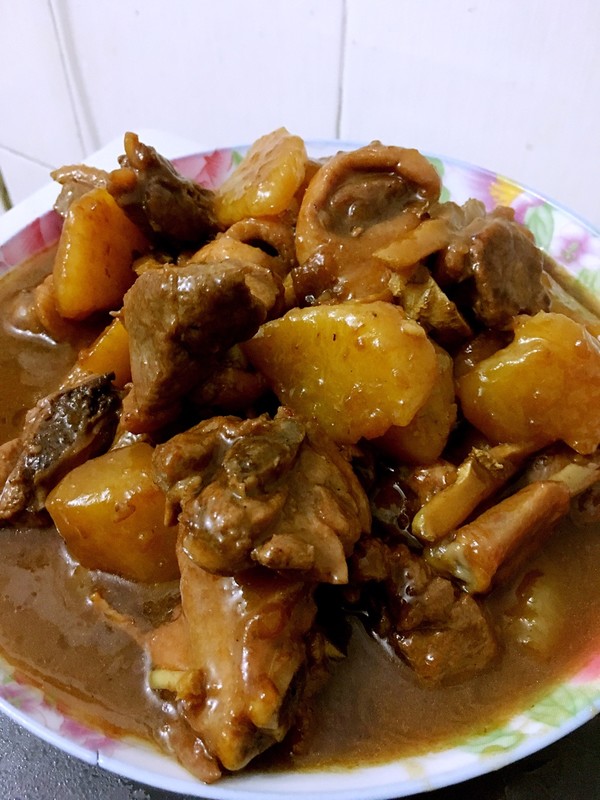 土豆闷鸭哪的特色(土豆焖鸭是哪里的菜)