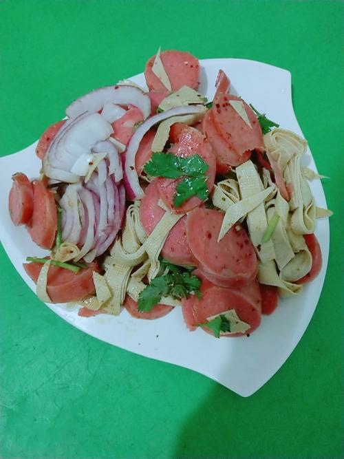 香肠凉菜图片大全(香肠凉拌的做法大全窍门)