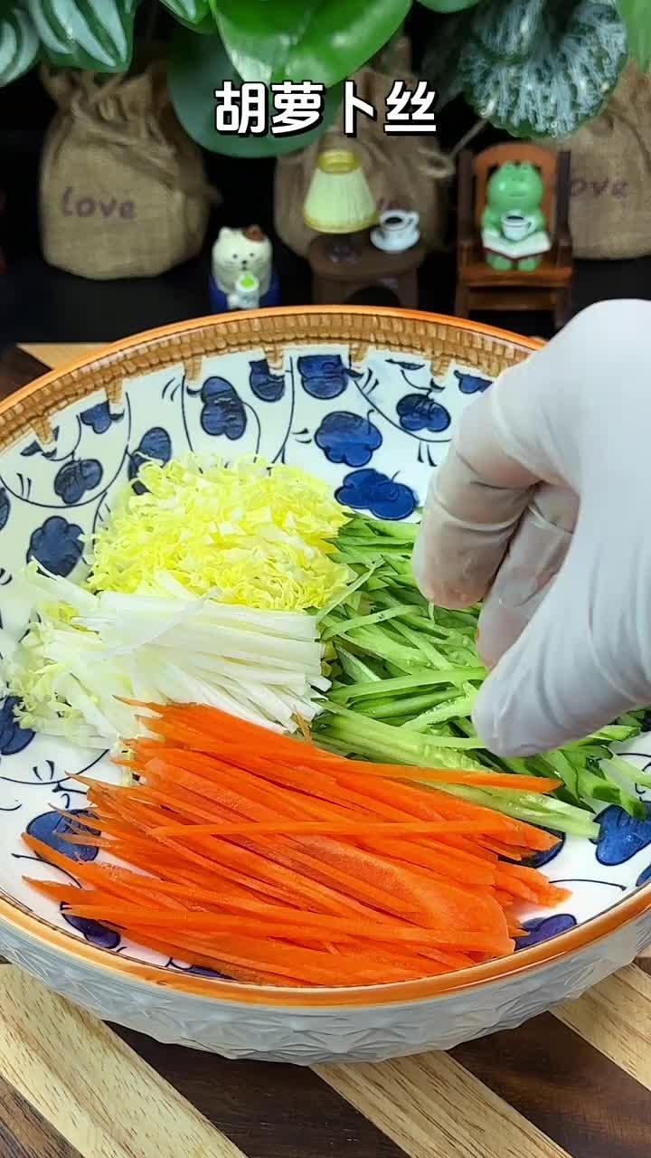 白菜黄瓜拌凉菜(白菜黄瓜拌凉菜好吃吗)