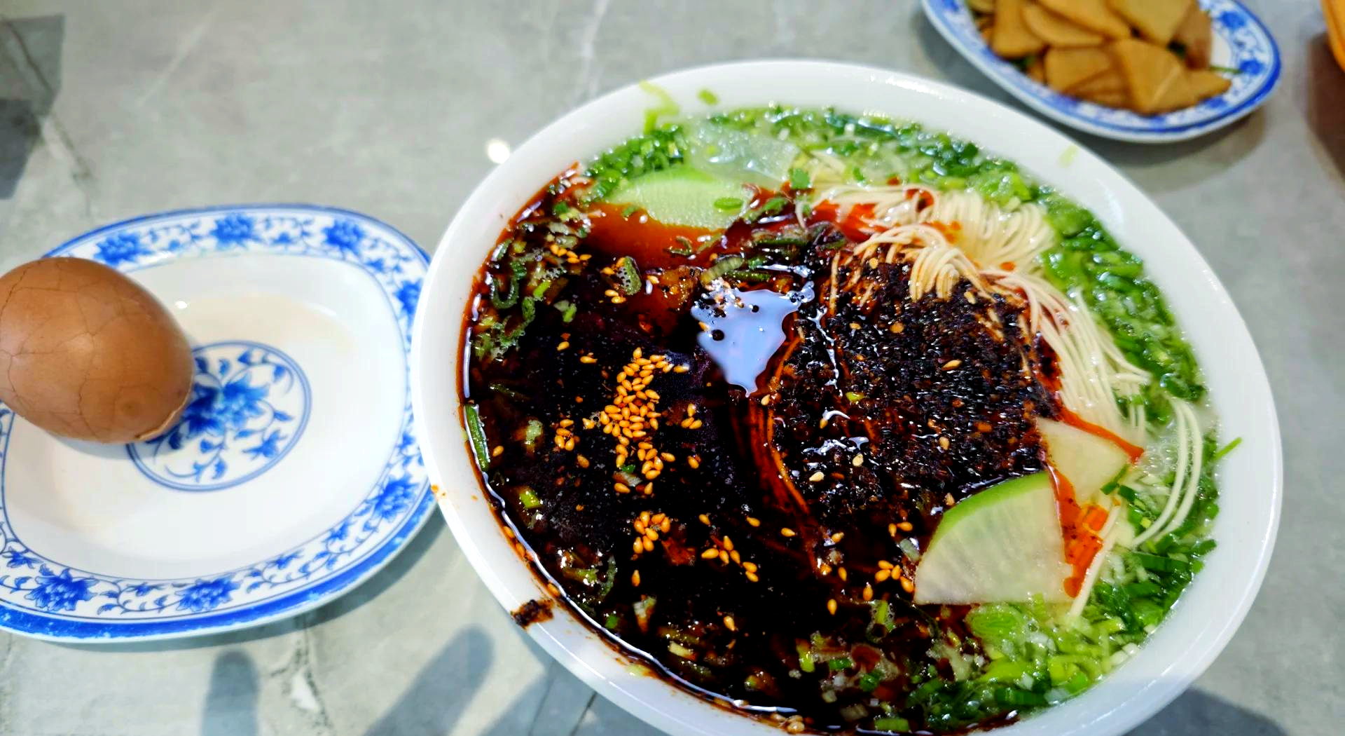 甘肃特色美食小吃凉面(甘肃特色美食小吃凉面有哪些)