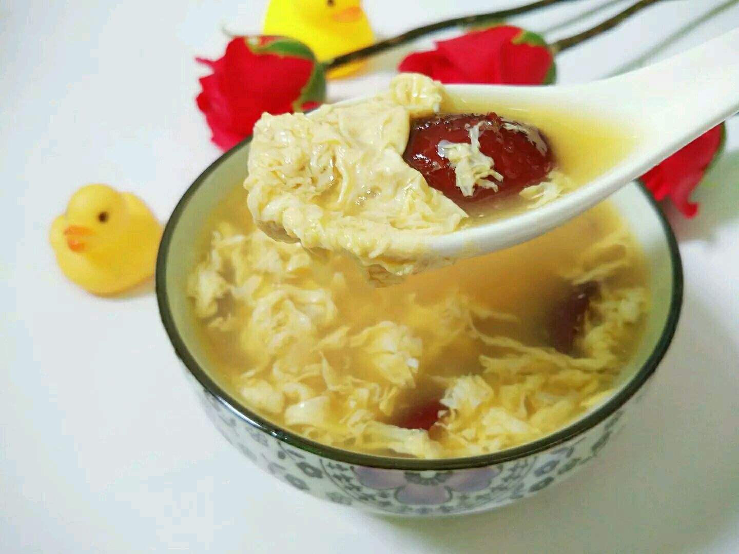 早餐鸡蛋红枣酸奶(红枣酸奶早上喝好还是晚上喝好)