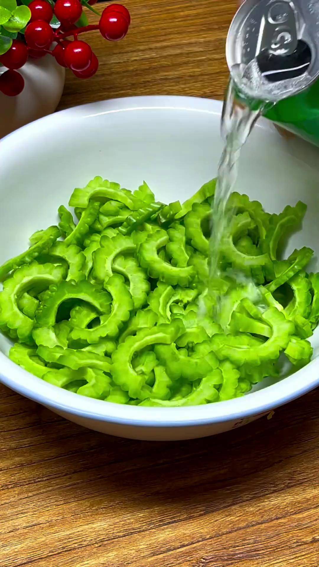 苦瓜如何调凉菜(苦瓜凉菜的做法大全窍门)