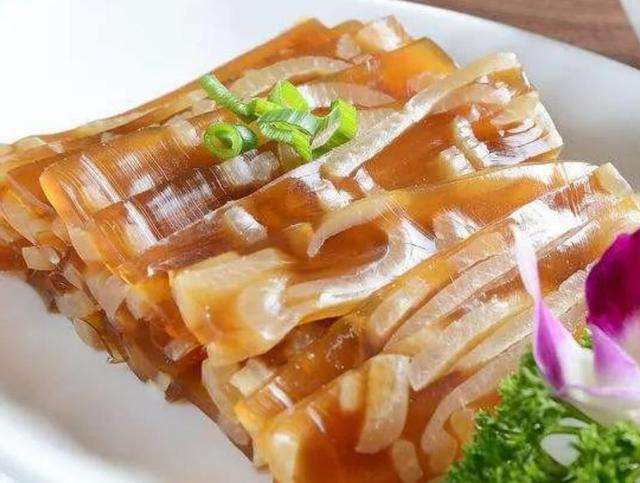 皮肉冻拌凉菜好吃(皮肉冻拌凉菜好吃吗怎么做)