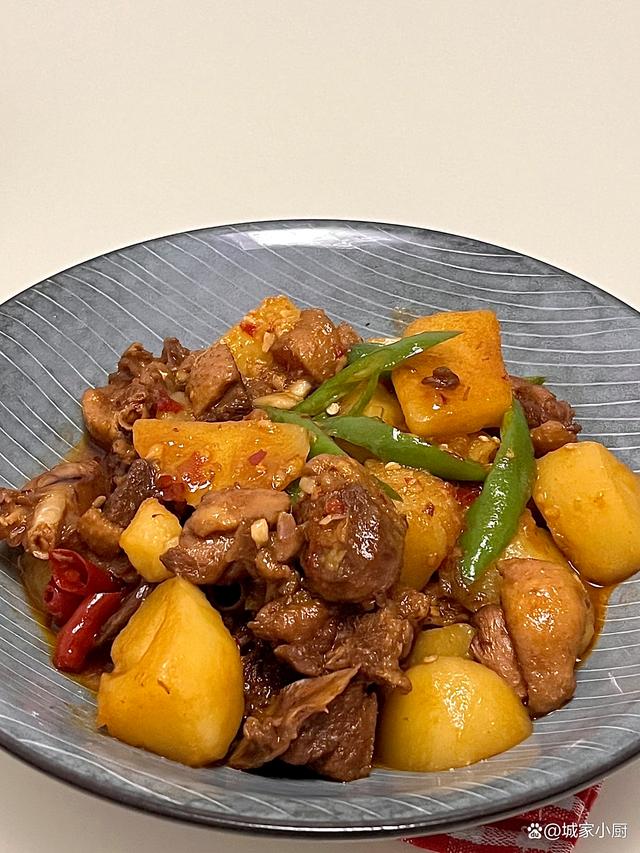 鸭肉炖土豆的家常做法窍门(鸭肉炖土豆的家常做法窍门是什么) 鸭肉炖土豆的家常做法窍门(鸭肉炖土豆的家常做法窍门是什么)