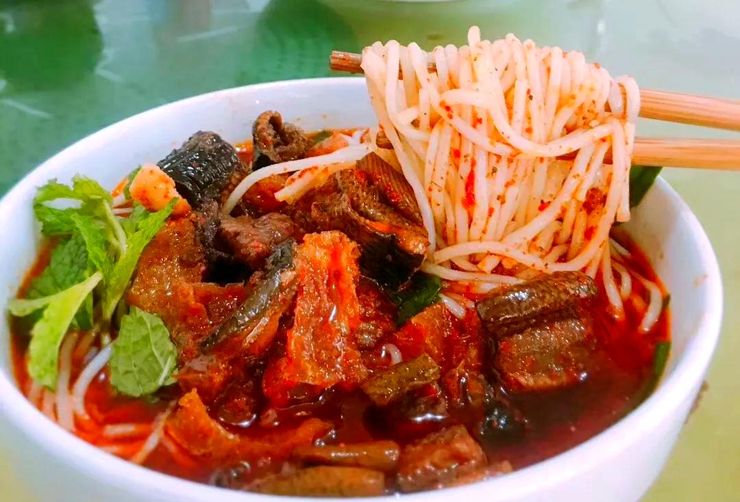 特色鳝鱼米线(鳝鱼米线是哪里的特色)