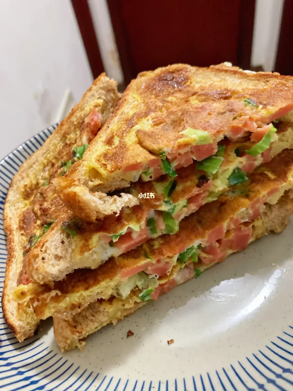 早餐鸡蛋面包片(早餐鸡蛋面包片能减肥吗)