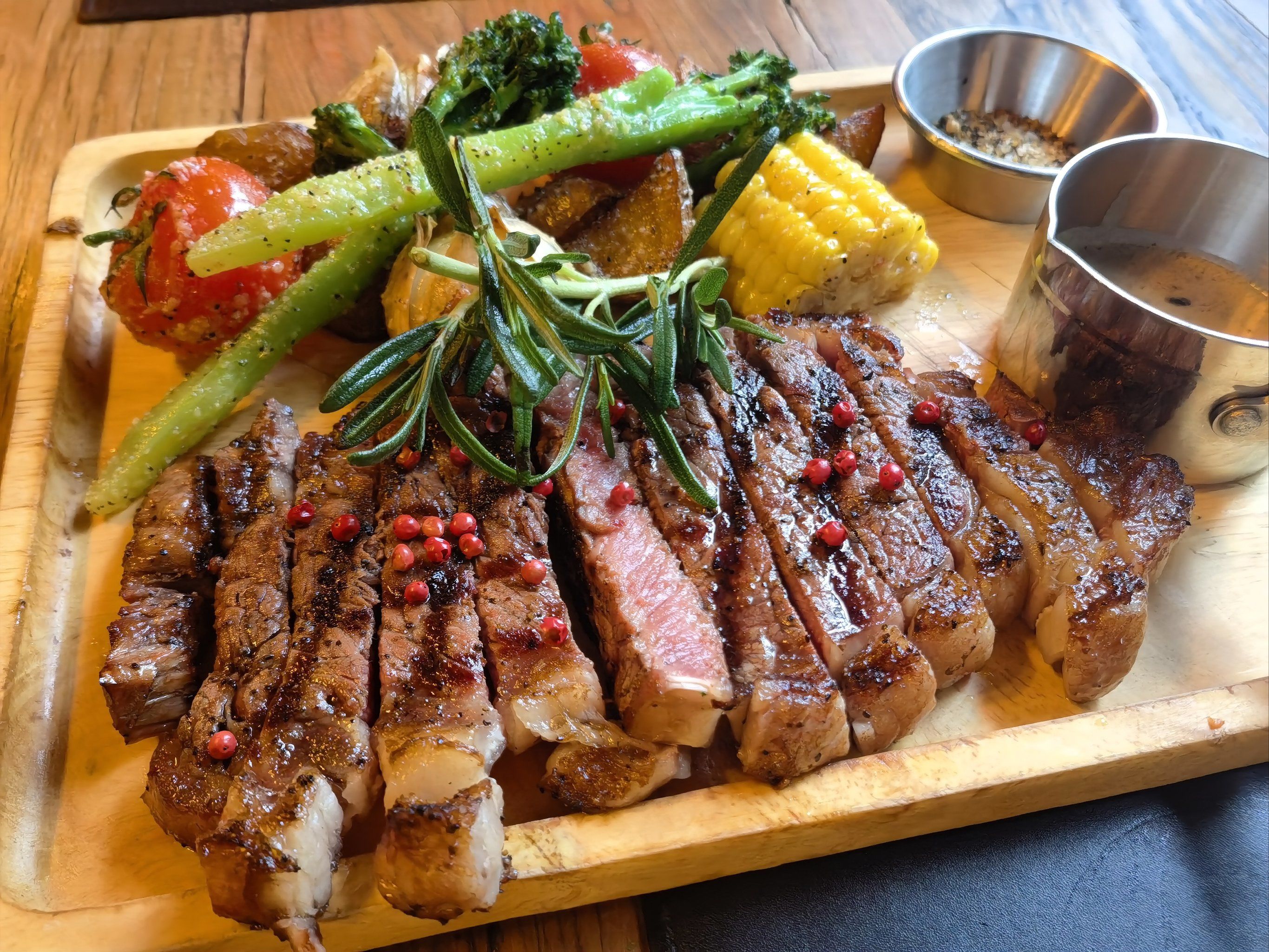 关于牛排的特色菜(关于牛排的特色菜有哪些)