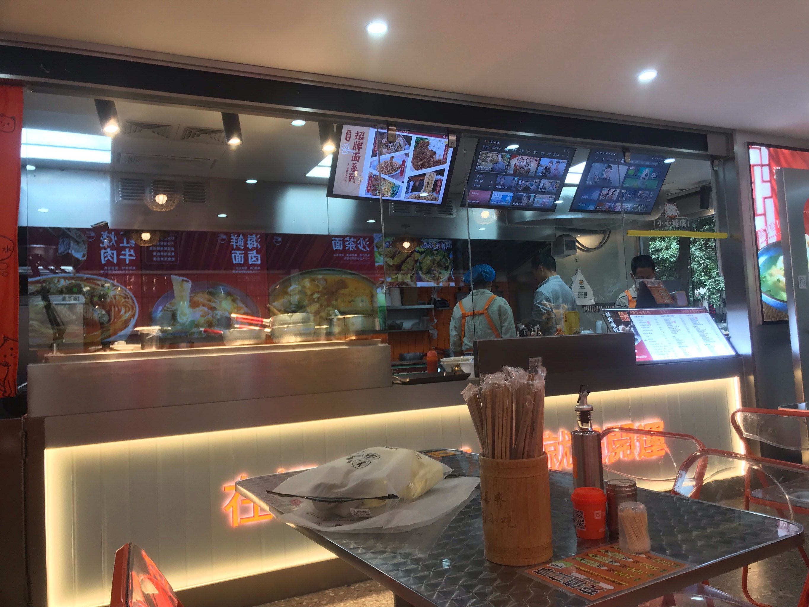 小吃店怎么做大(小吃店怎么做大餐)