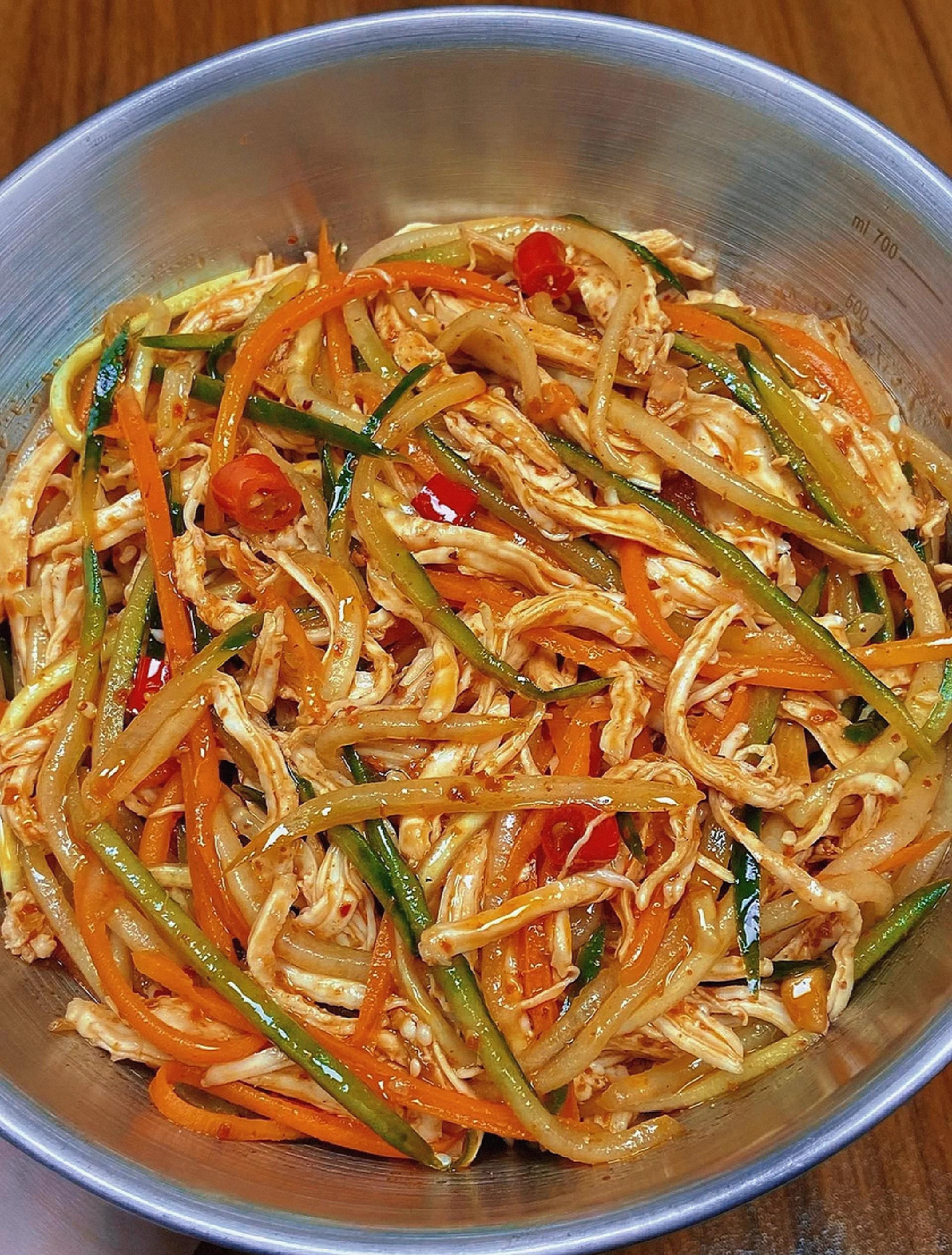 肉馅可以拌凉菜吗(肉馅拌好了之后还能放水吗)