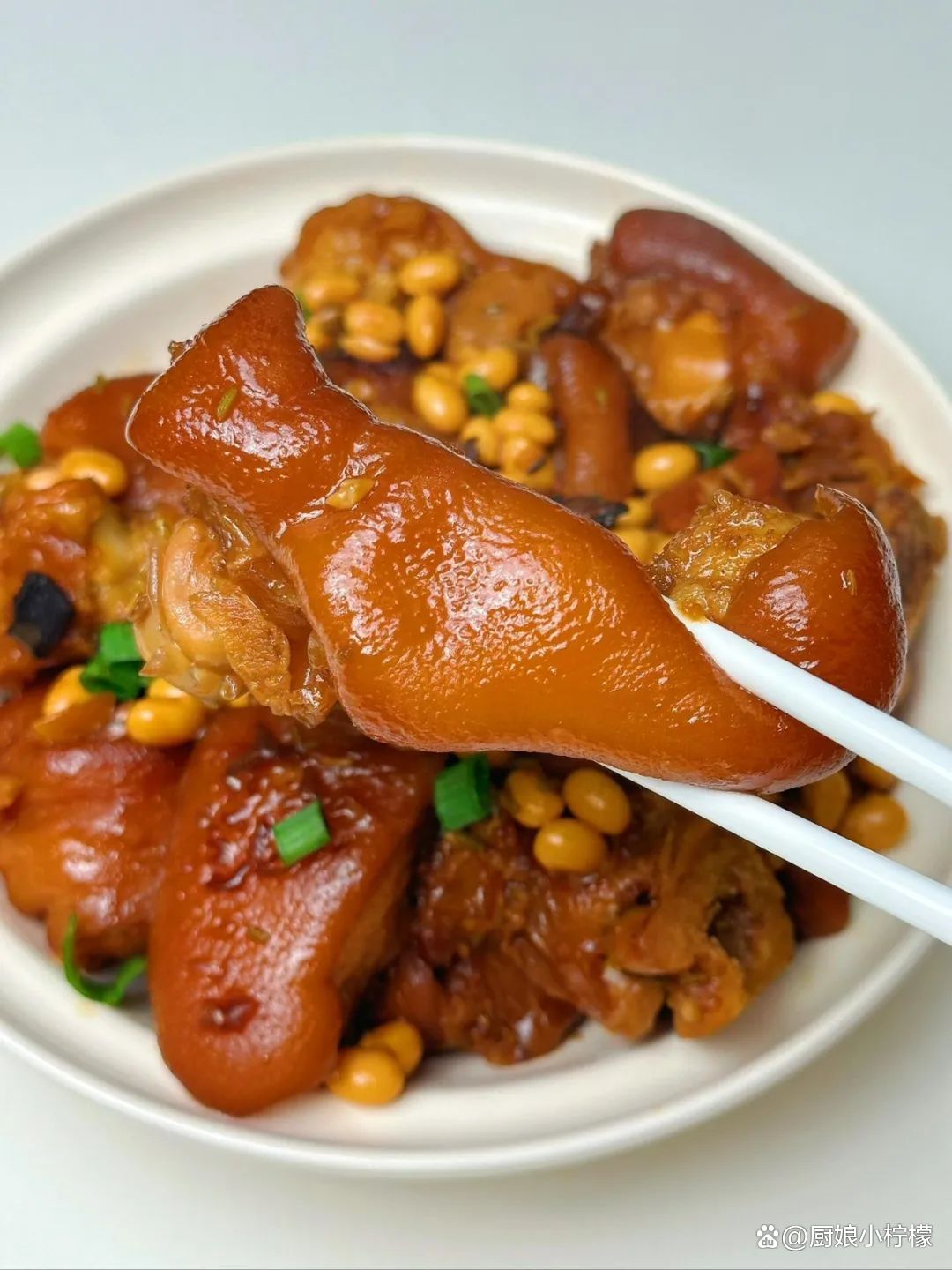 猪蹄搭配什么素菜好吃(猪蹄搭配什么素菜好吃一点)