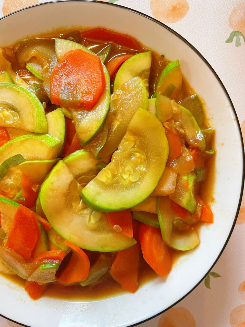 凉拌西葫芦好吃的素菜(凉拌西葫芦怎么做,凉拌西葫芦的做法)