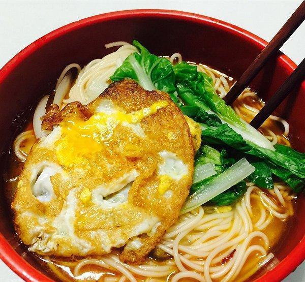 鸡蛋挂面的小吃(超好吃的鸡蛋挂面)