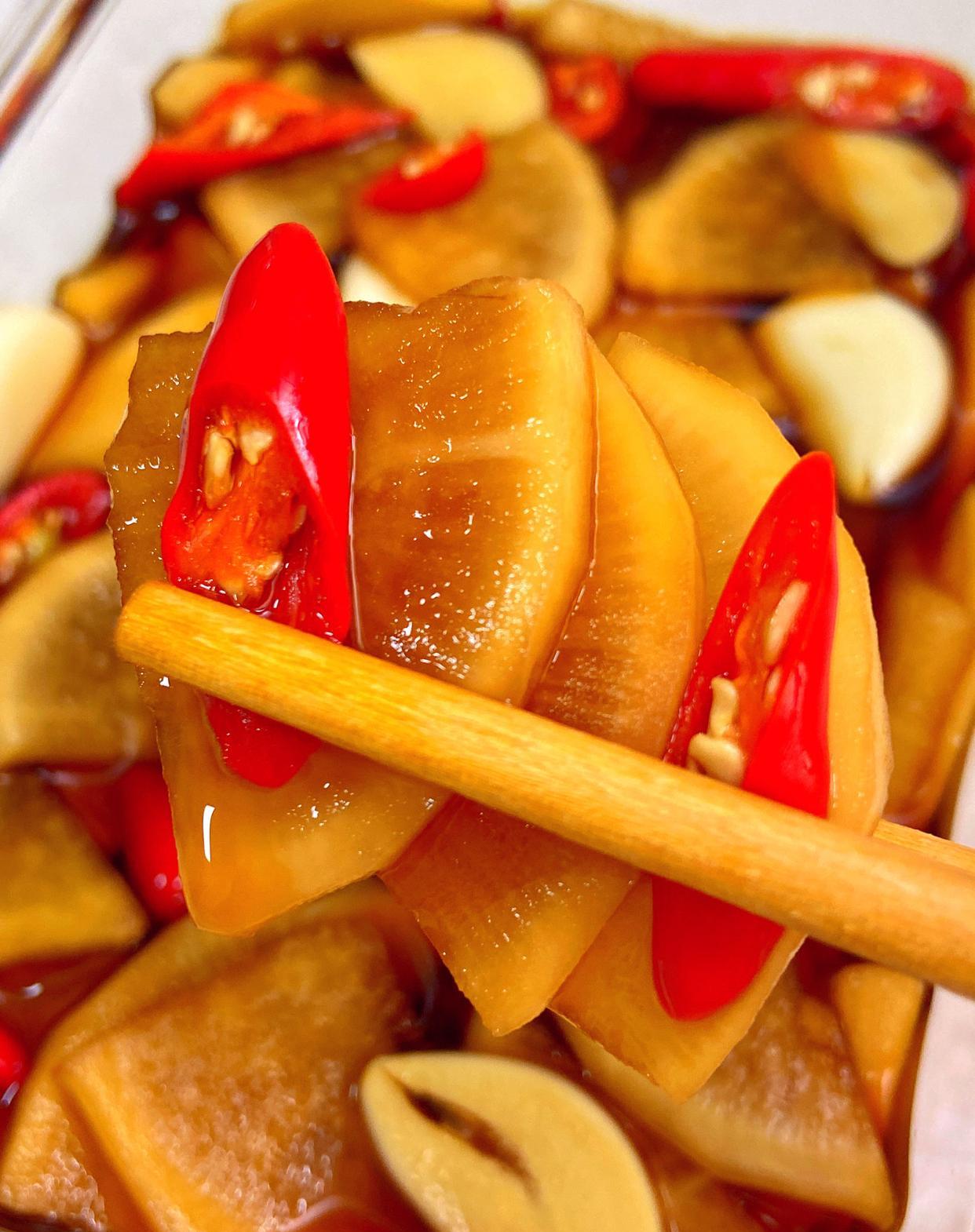 白萝卜辣椒凉菜(辣椒白萝卜丝怎么炒好吃)