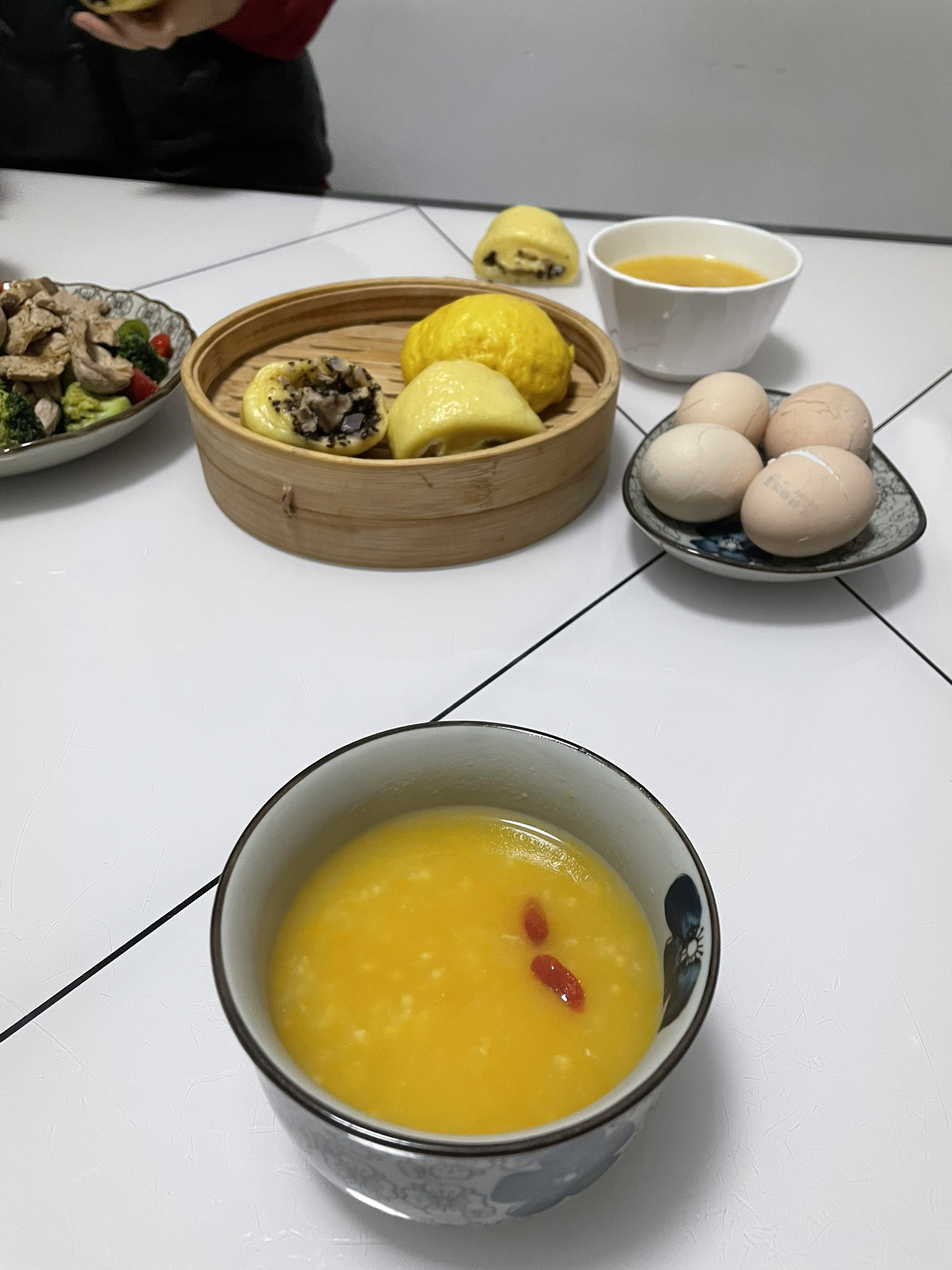 用鸡蛋煮早餐(早餐煮鸡蛋做法)