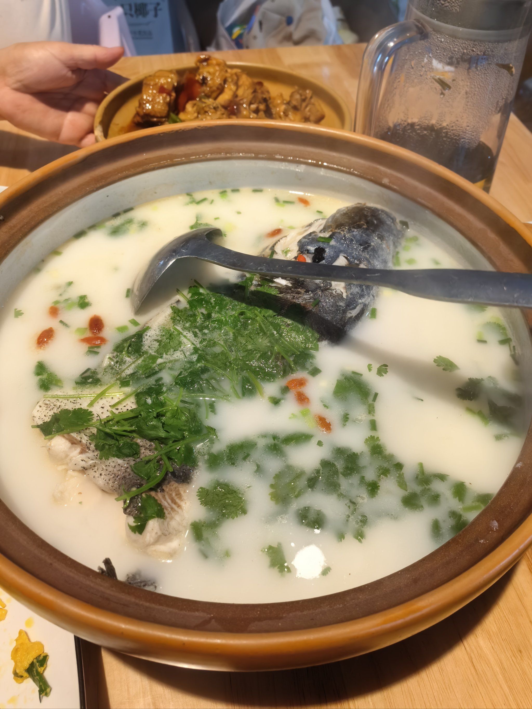 鱼头汤哪里的特色(鱼头汤是哪里的特产)