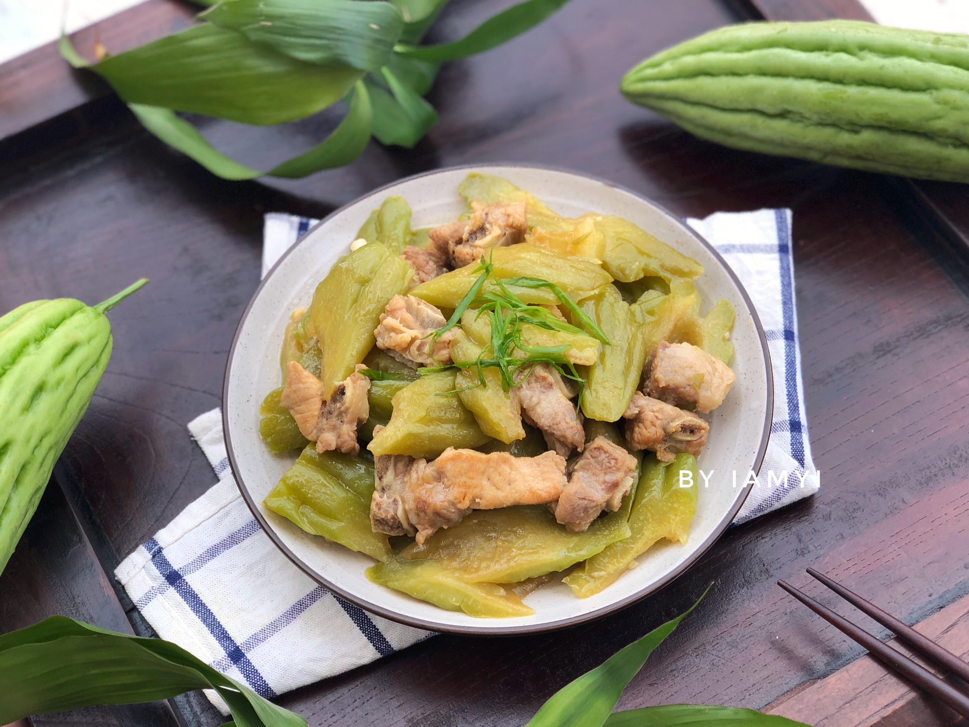 吃排骨配什么凉菜(吃排骨配什么凉菜好)