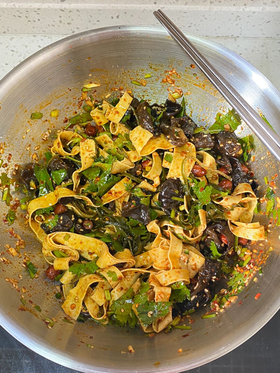 凉扮素菜第二可以吃吗(凉拌素菜放冰箱多长时间不能吃)