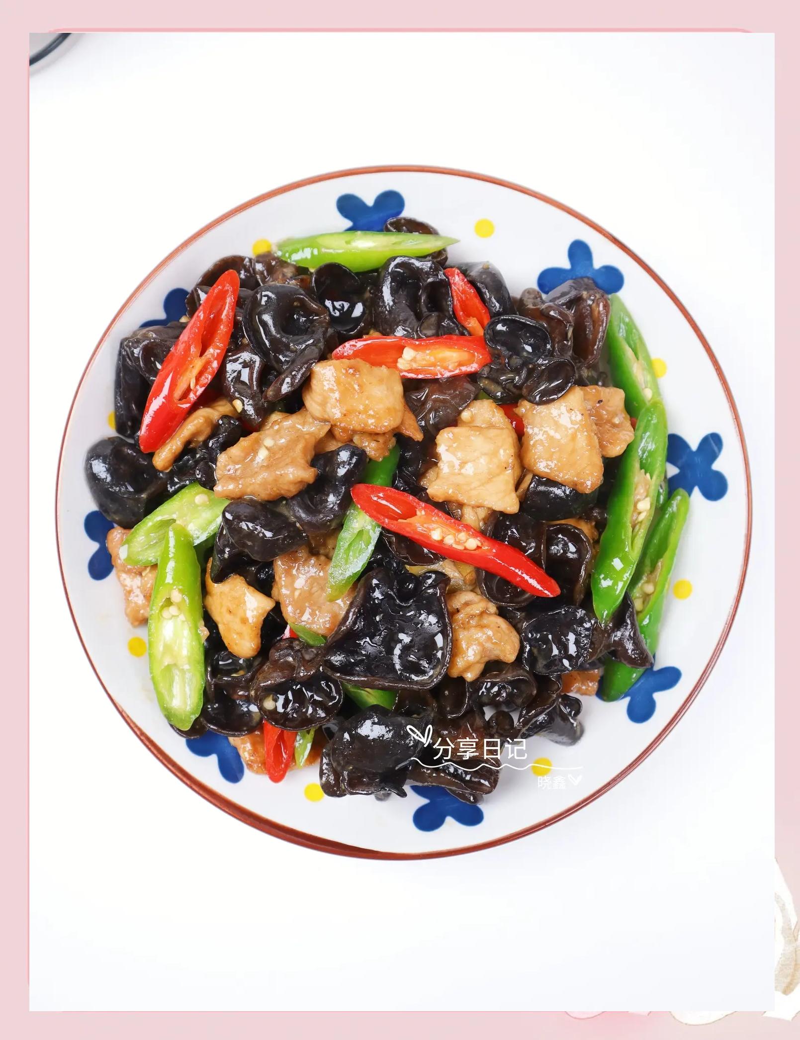 木耳炒肉丝的家常做法(木耳炒肉丝的功效与作用)