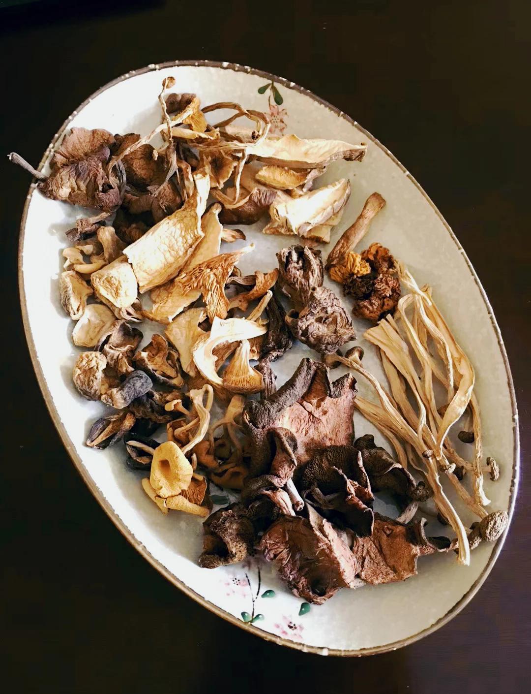 凉菜炒干菌子(菌类干菜做什么菜)