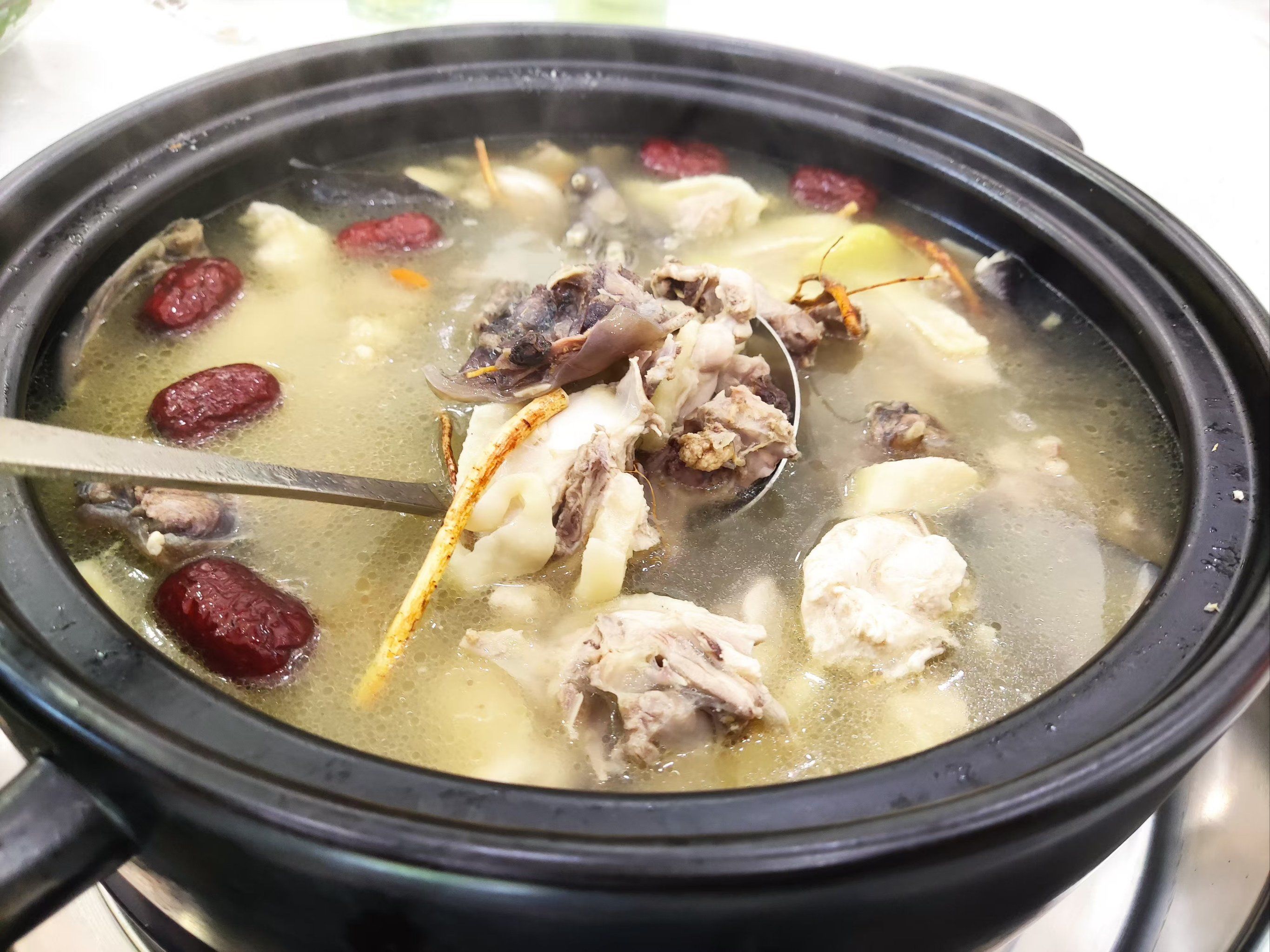 鲍鱼鸡煲的做法大全家常(鲍鱼鸡煲的做法大全家常窍门)