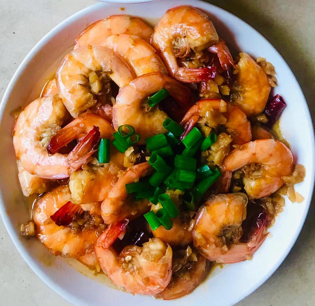 爆炒大虾的家常做法视频(爆炒大虾的做法大全家常菜)