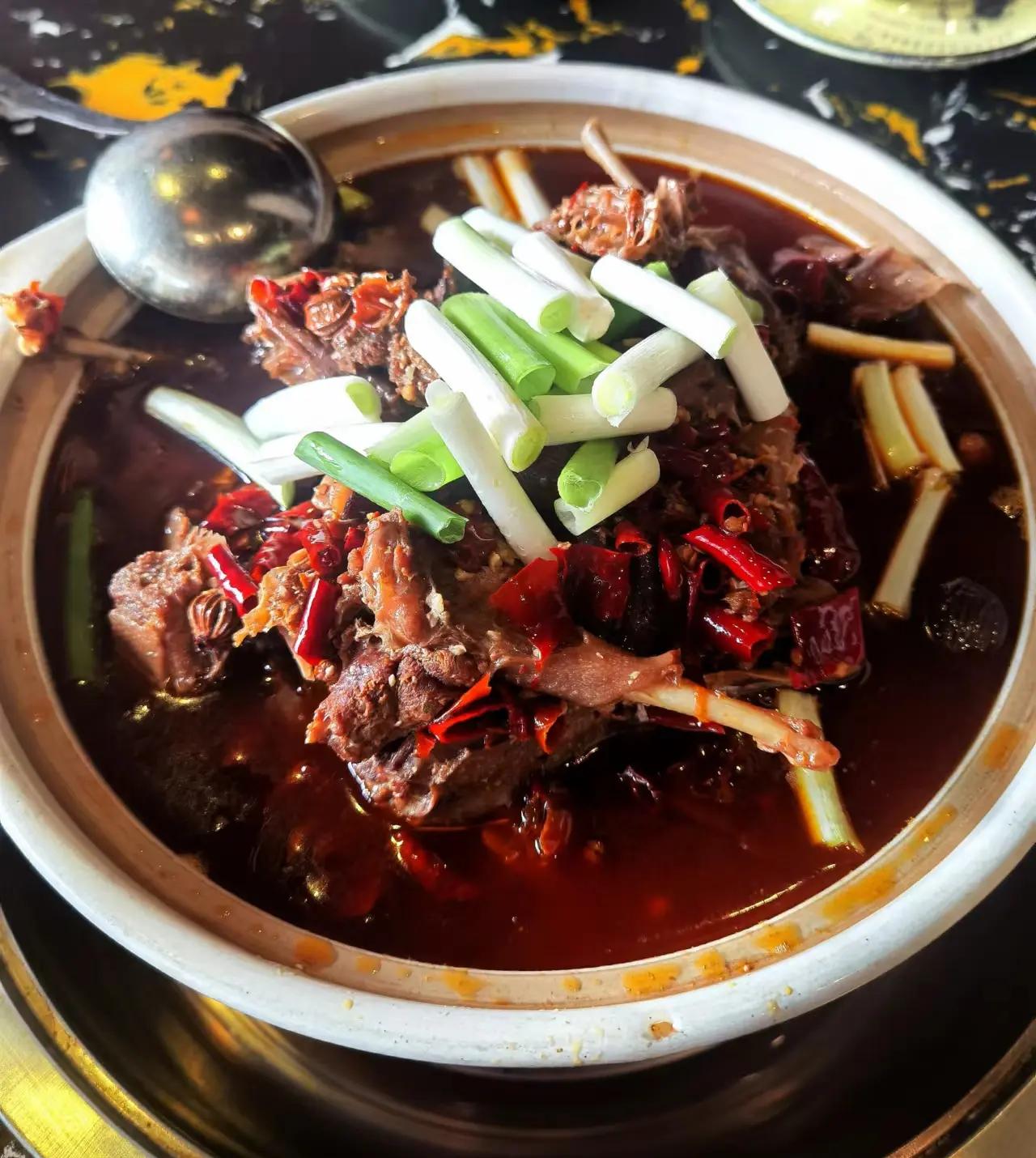 特色焖鸭图片(特色焖鸭图片真实)